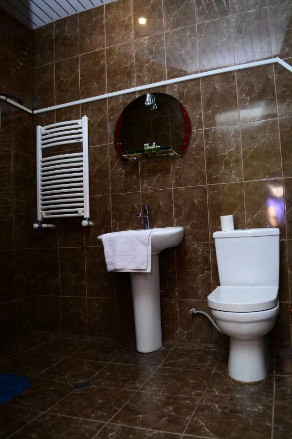 Rostus Hotell Tbilisi Eksteriør bilde